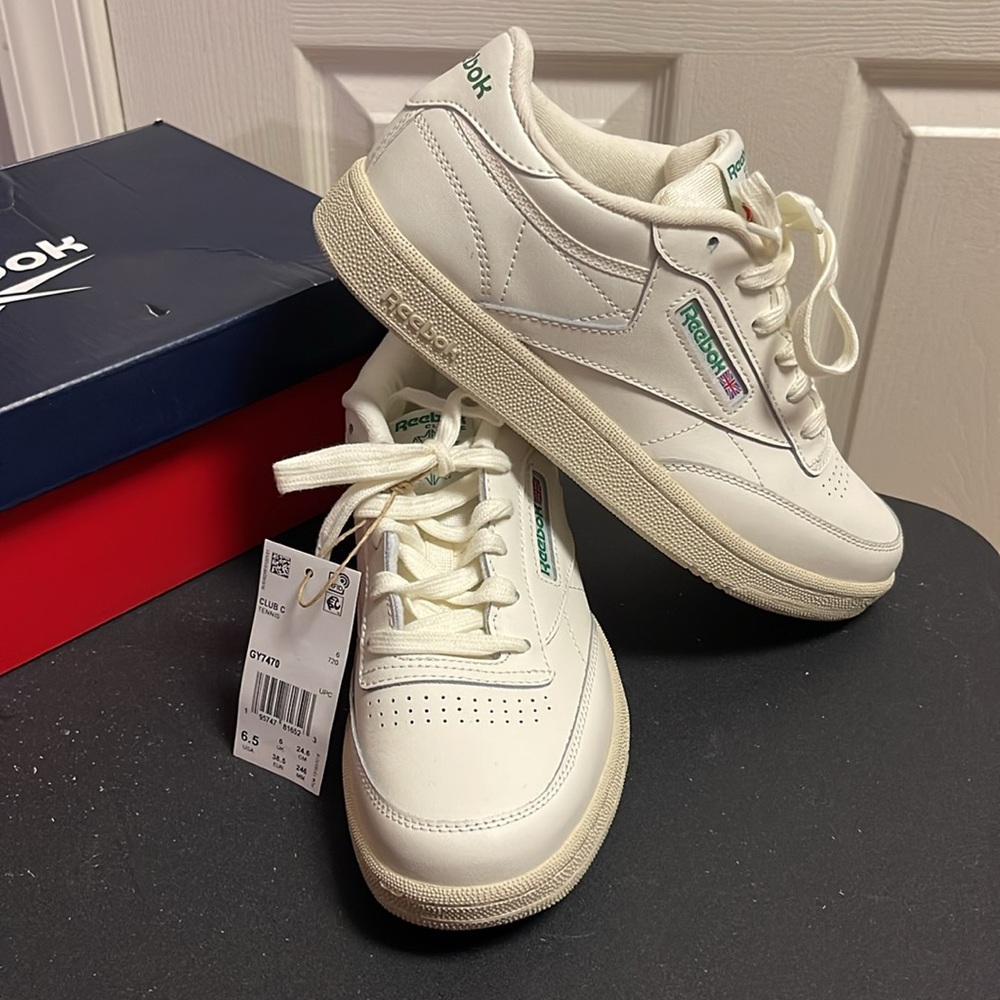 Reebok Club C 85 Vintage Sneaker - Women's size 8.5/Boys 6.5